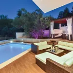 Vikendica Gorgeous In Slatine With Wifi