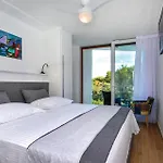 Gorgeous In Slatine With Wifi Vikendica Trogir