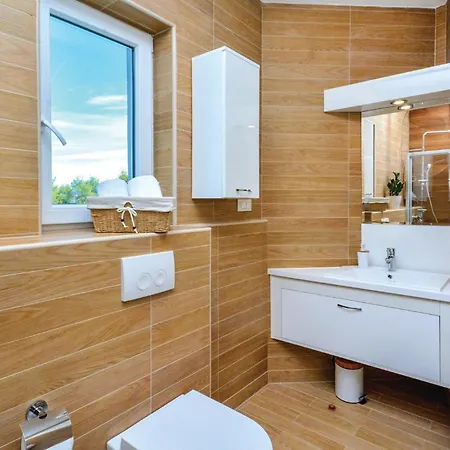 Holiday home Beautiful In Slatine *