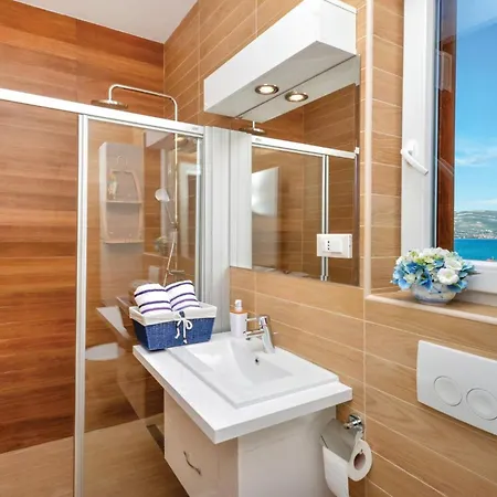 Gorgeous In Slatine With Wifi Ferienhaus *