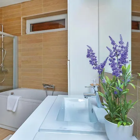 Gorgeous In Slatine With Wifi Ferienhaus *