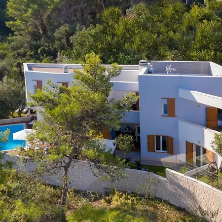 Vikendica Gorgeous In Slatine With Wifi Trogir