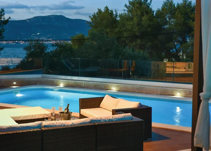 Gorgeous In Slatine With Wifi Hébergement de vacances Trogir