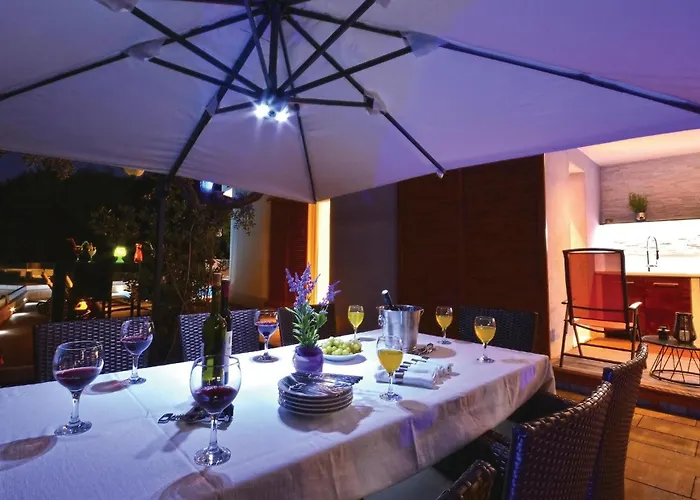 Gorgeous In Slatine With Wifi Hébergement de vacances Trogir