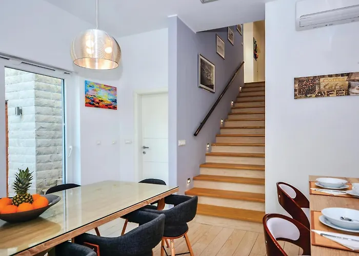 Gorgeous In Slatine With Wifi