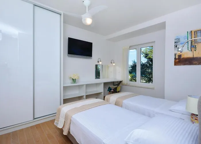 Gorgeous In Slatine With Wifi Hébergement de vacances